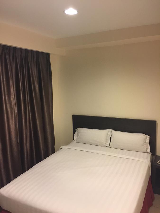 Premierz Hotel Labuan Buitenkant foto