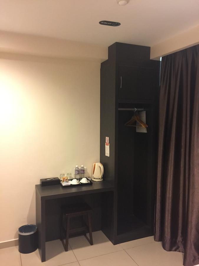 Premierz Hotel Labuan Buitenkant foto