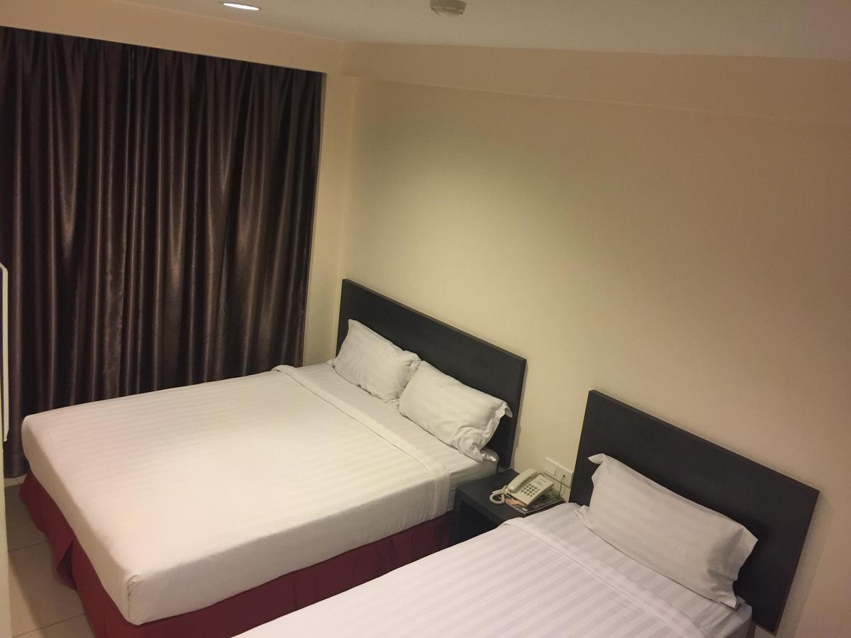Premierz Hotel Labuan Buitenkant foto